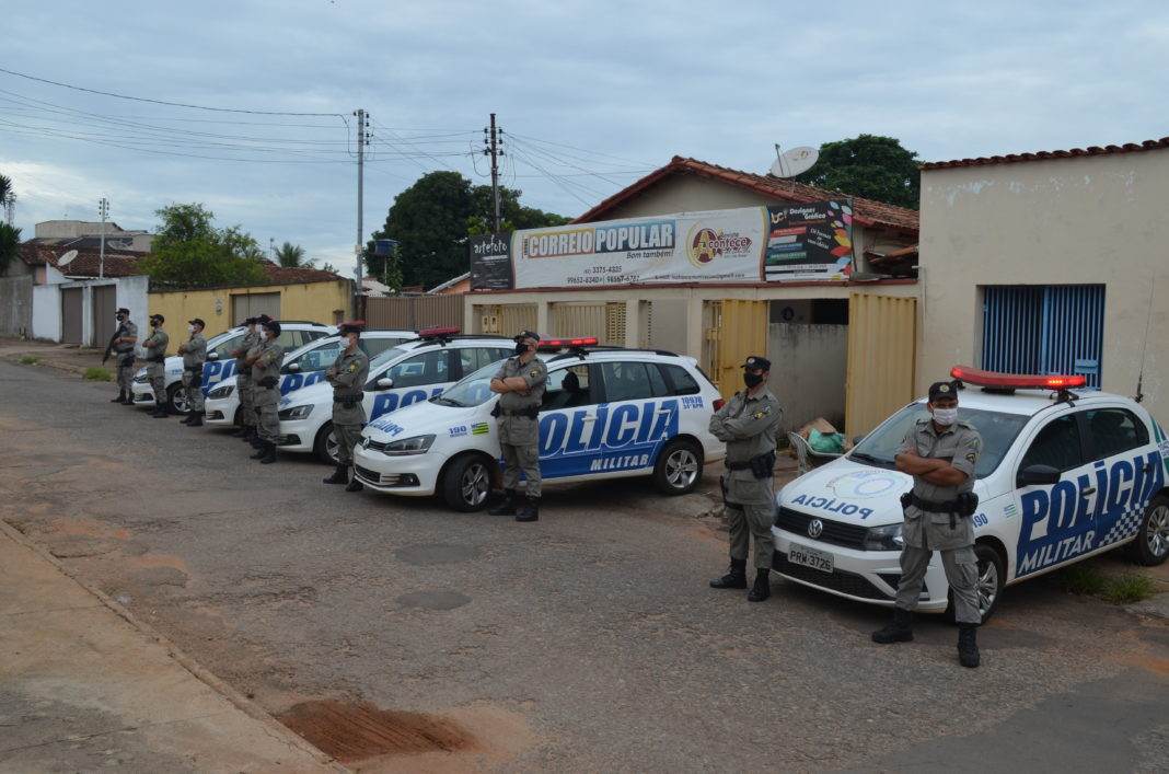 Equipes da Polícia Militar visitaram a redação do Jornal Correio Popular, em Itaberaí / Foto: André Sousa