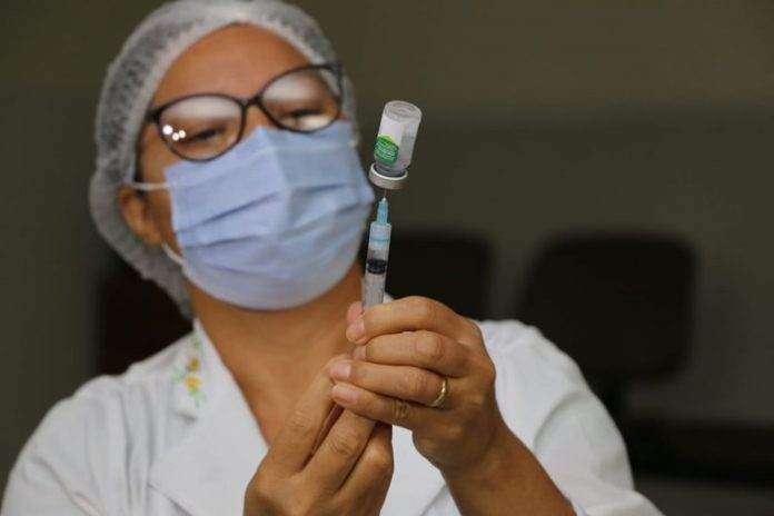 Para evitar confusão, as vacinas contra influenza serão aplicadas em locais diferentes daqueles utilizados para aplicação da vacina da Covid (Foto: Secom-GO) Para evitar confusão, as vacinas contra influenza serão aplicadas em locais diferentes daqueles utilizados para aplicação da vacina da Covid (Foto: Secom-GO)