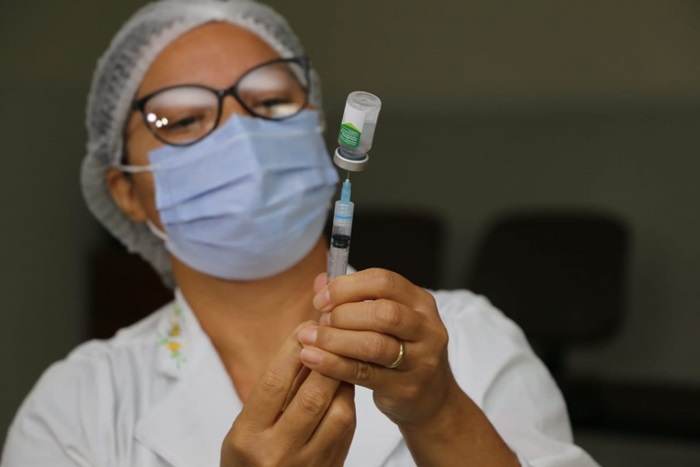 Para evitar confusão, as vacinas contra influenza serão aplicadas em locais diferentes daqueles utilizados para aplicação da vacina da Covid (Foto: Secom-GO)