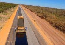 O Governo do Brasil entregou no dia 06 trecho asfaltado da BR-235