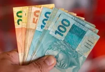 A primeira parcela do 13º sálario deve ser paga até sexta